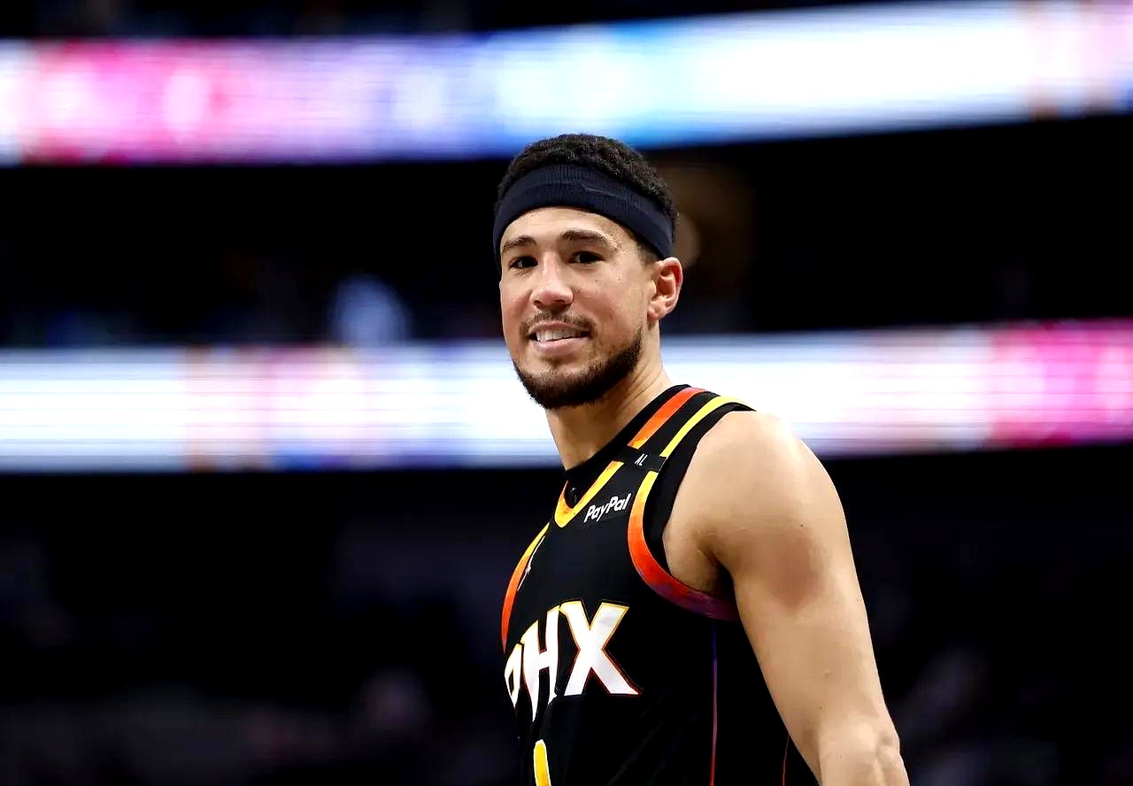 国王逆转篮网B队，布克完成帽子戏法的简单介绍