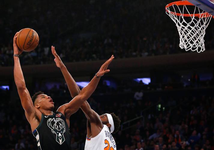 雄鹿鏖战尼克斯，乔治统治全场的简单介绍