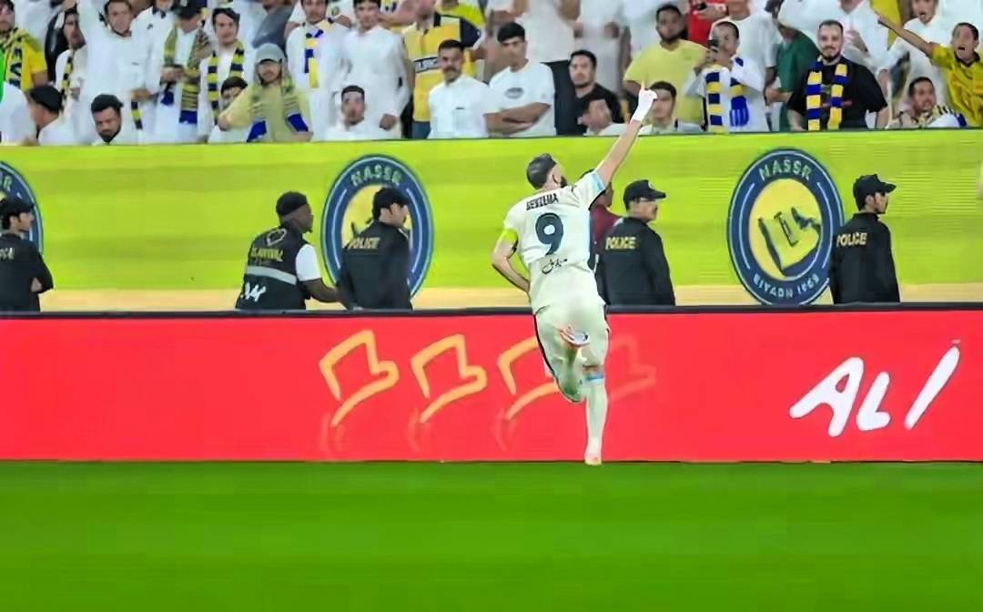 那不勒斯客场击败巴勒莫，争冠气势如虹的简单介绍