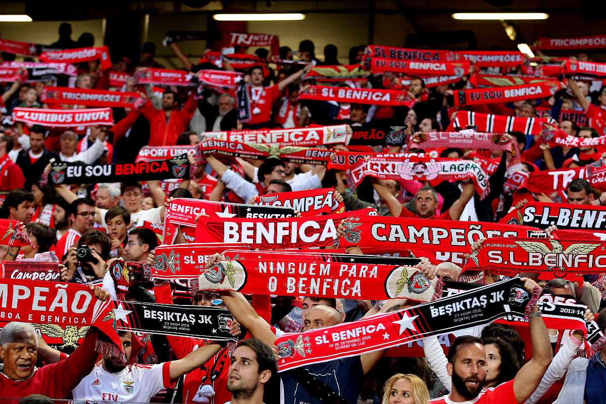 包含曼联艰难晋级，奋力击败强敌的词条