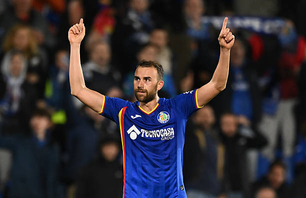 包含赫塔费队在比赛中鏖战，最终成功的词条