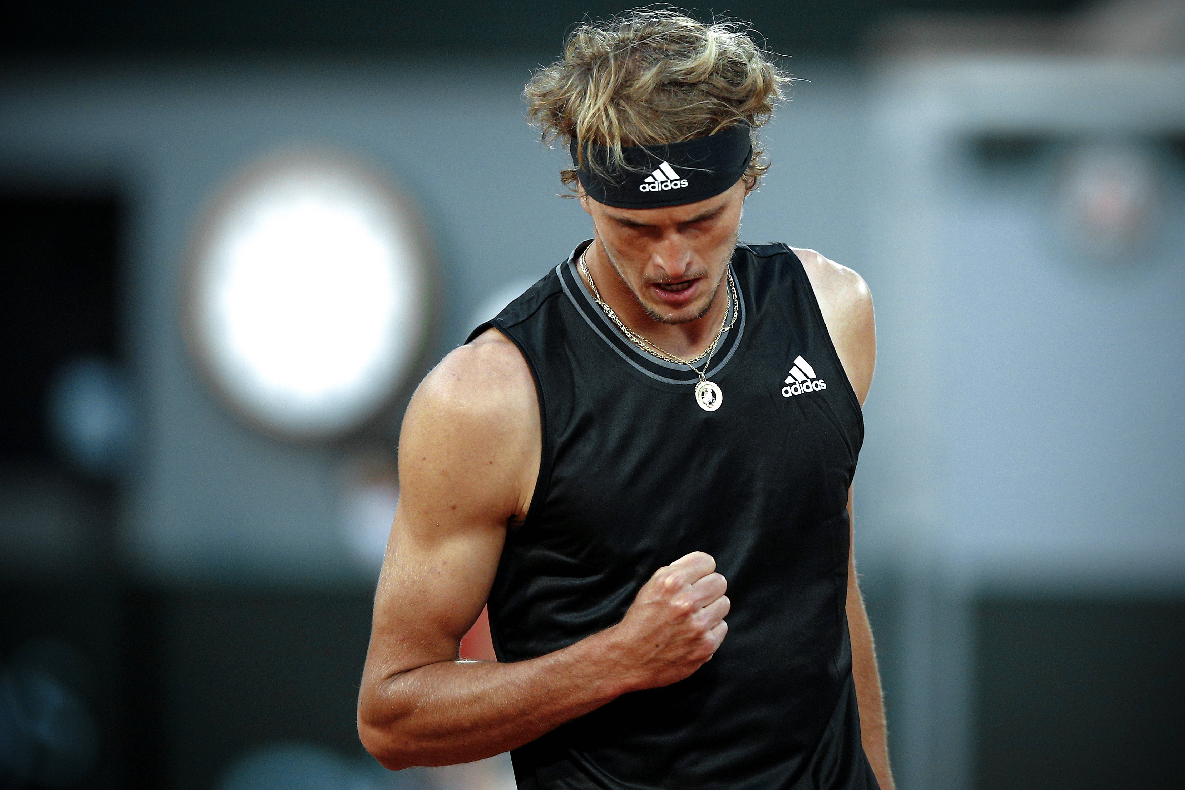 关于世界网球队绝地反击德国网球队，兹维列夫完成帽子戏法的信息