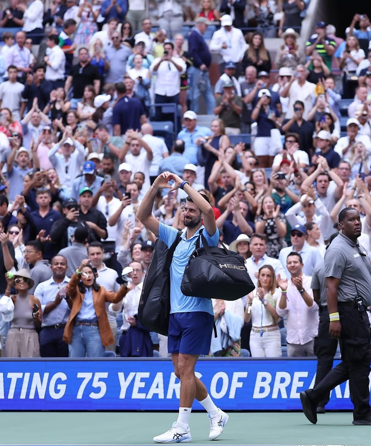 关于澳网险胜联合杯，德约科维奇统治全场的信息