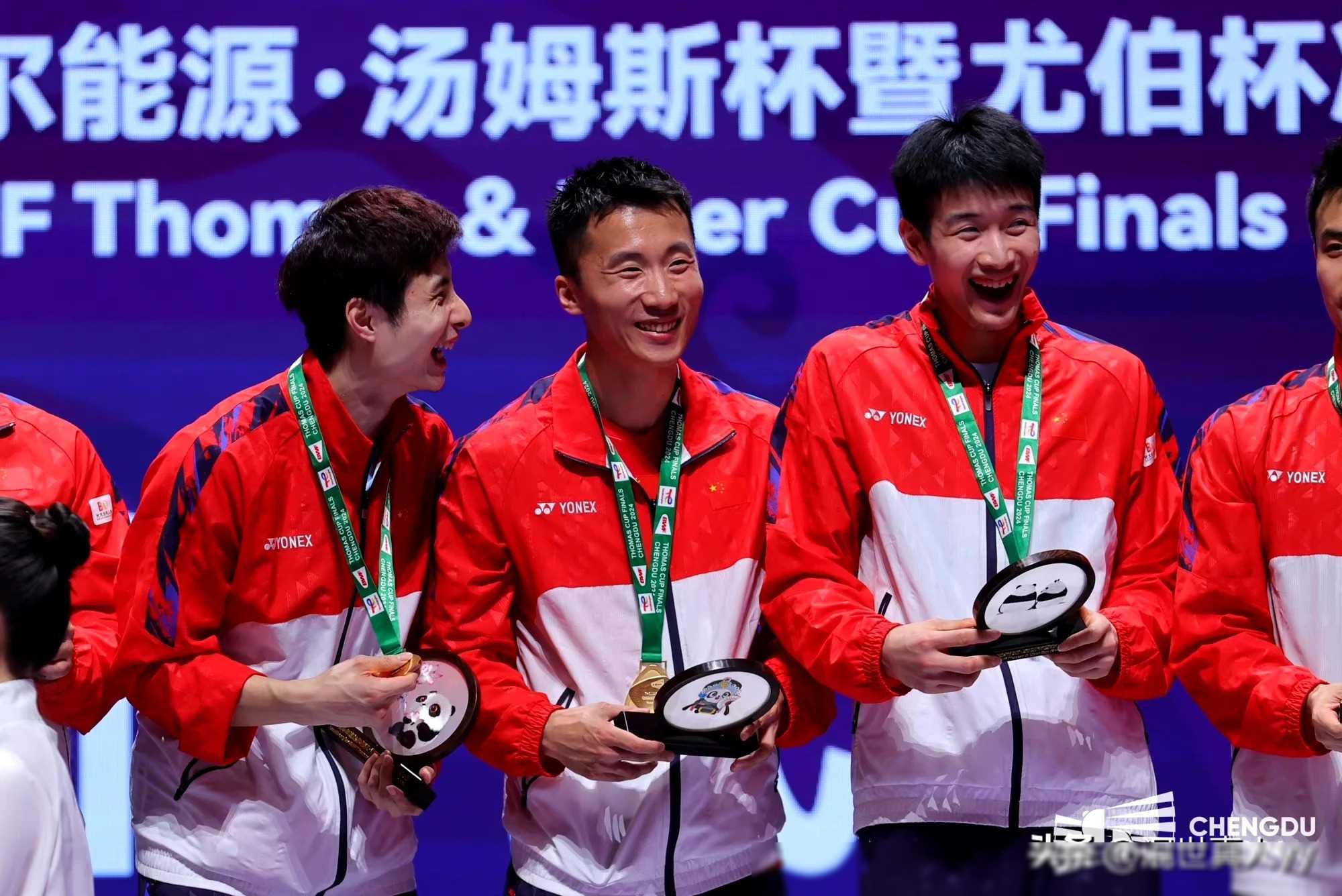 中国队完胜印尼队,石宇奇关键制胜 中国队完胜印尼队,石宇奇关键制胜